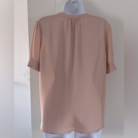 Catherine Malandrino/ Light pink blouse/ Short sleeves/ V-neck/ Size US M - Picture 4 of 11